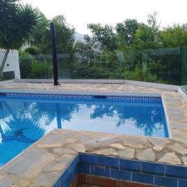 Casa Rural Guadiaro، فندق في El Colmenar