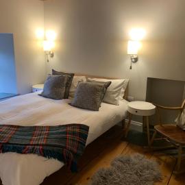 Min-Y-Fford sleeps 6 plus pet
