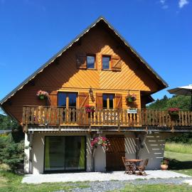 Chalet entre lac et volcan, hotel a Murol