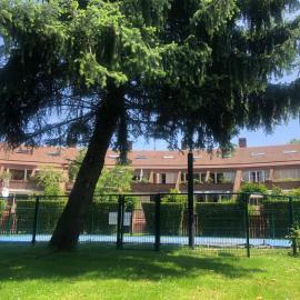Alojamientos Castellana Jardín 1 y 2 PARKING Y PISCINA GRATIS!!, hotell i Burgos