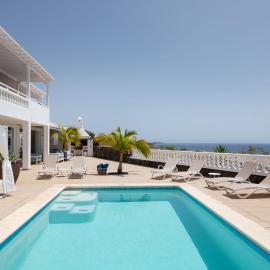 ODIN LUXURY VILLA by Buenavilla