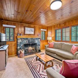 Knotty Pine Cabin, Hotel in Joseph