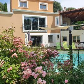 Montèze Paradis, hotel in Saint-Christol-lès-Alès