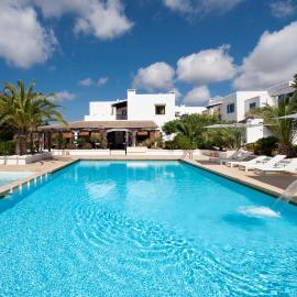 Paraíso de los Pinos, hotel i Sant Francesc Xavier