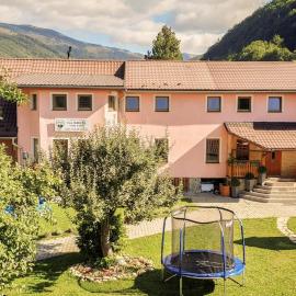 Villa Ďumbierka - B&B, wellness, brewery, ebikes, hotelli kohteessa Mýto pod Ďumbierom