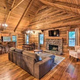 Big Canoe Mountain Resort Cabin w/ Pool Access!, хотел в Джаспър