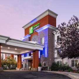 Holiday Inn Express Hotel & Suites Evanston by IHG, хотел в Еванстън