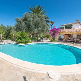NEW! Can Malondra, villa para 8 con piscina y jardines, hotel in El Port