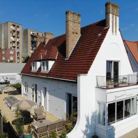 Bonnie's Beachhouse - villa aan zee, hotel v destinaci De Panne