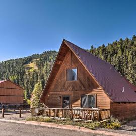 Ski-In/Ski-Out Red River Cabin w/ Mtn Views!