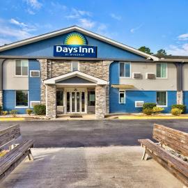 Days Inn by Wyndham Savannah Gateway I-95، فندق في سافانا