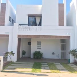 Nice House w/ shared pool and close to the beach at Mazatlan, hotel di La Florida
