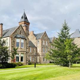 No 49 a spacious executive apartment in Inverness, Hotel in Inverness