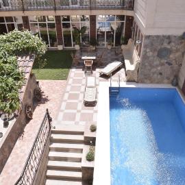 East Legend Hotel, hotelli kohteessa Baku