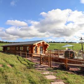 Worcester में, होटल Cedar Cabin at Salford Court Farm Fishing Cabins