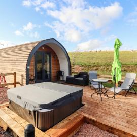 Gander Pod at Salford Court Farm Fishing Cabins