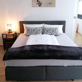 Zentrales City-Studio - in Leverkusen Wiesdorf , 4tes OG mit Balkon-kein Lift- Nähe Chempark & BayArena--Kaution Pflicht--