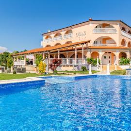 Villa Natalija – hotel w Medulinie