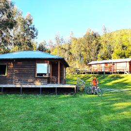 Cabañas Cerro Colorado Lago Colbún, hotel Talcában