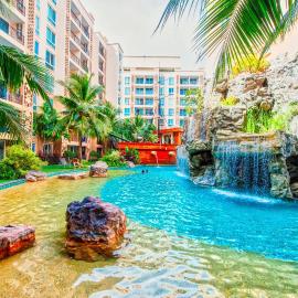 Atlantis Residence - Huge Saltwater Waterpark, Gym & Kids Playground - Free Parking, hotel in Jomtien Beach