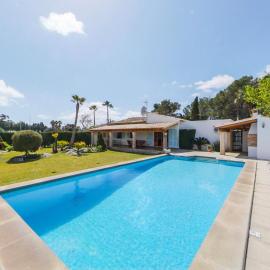 Villa Can Garu - Beautiful Villa Walking Distance to Puerto Pollensa, hotel in El Port
