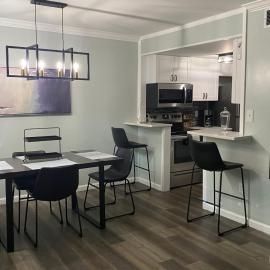 HHI Homes- Newly Renovated Cozy Modern Pet-Friendly Villa-Ideal Location, hotel in Hilton Head Island