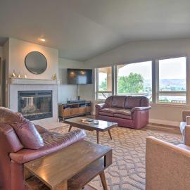 Manson Villa w/ Hot Tub ~ 1 Mi to Wineries!, hotel em Manson