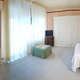 Stylish Apt TERINA - Le Lincelle, Lamezia - bright, spacious, elegant and with terrace, hotel SantʼEufemia Lameziában