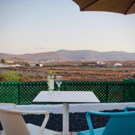 Siempre Feliz La Casita Los Molinos, hotelli kohteessa Villaverde