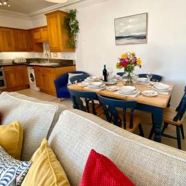 Coastal Mews House close to Beach