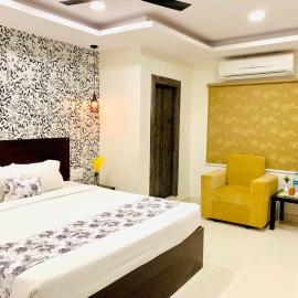 Hotel oak by Mega Groups, Hotel in Shamshabad