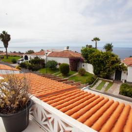 CHALET ADOSADO CON TERRAZA Y AZOTEA