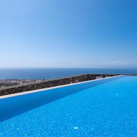 Luxury Villa Maria private heated pool Free Car except Christmas, Hotel in Adeje