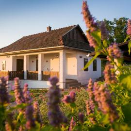 Csenger Vendégházak โรงแรมในMátraverebély