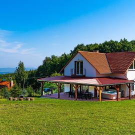 Villa Szalamandra - a Tisztás