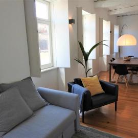 White Lotus Luxury 2BR with AC Downtown Porto