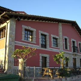 Hotel La Curva Ribadesella PARKING, hotel em Ribadesella