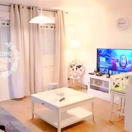 1 APPART 2 PIECES NEUF PROCHE GARE PARKING NETFLIX Evry Courcouronnes, hotel in Evry-Courcouronnes