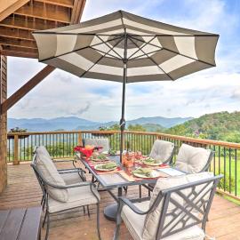 Mtn Views! Outdoorsy Hideaway in Hot Springs, hotel u gradu 'Sandymush'