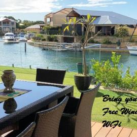 Sandpiper Island Tranquil Waterfront Views & Jetty, hotell i Wannanup