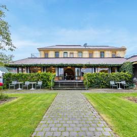 The Grand Hotel & Bar - Akaroa، فندق في أكارو