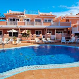 Apartamento funcional en residencial con piscina en inmejorable ubicación en centro de la isla