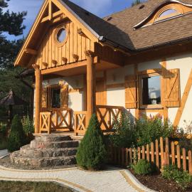 Deluxe Holiday Zdrojowa -Willa typu Alpejskiego w Borach Tucholskich-Całoroczna Balia z jacuzzi-POSIADŁOŚĆ NA WYŁĄCZNOŚĆ -Duża Wiata grillowa, hotell i Osówek