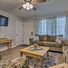 Charming Gulfport Escape: Half-Mile to Beach!, hotel in Gulfport