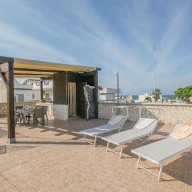 3 Bedroom Nice Apartment In Bari