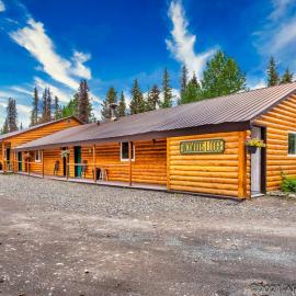 Backwoods Lodge, מלון בCantwell