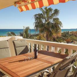 2 Bedroom Lovely Apartment In Piles, hotel en Piles