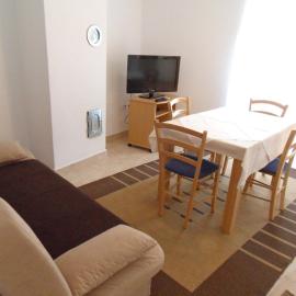 Apartments Petricevic 2, hotel in Selce