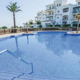 2 Bedroom Amazing Apartment In Sucina, hotell i Sucina