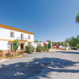 6 Bedroom Cozy Home In Huelva, hotel Huelvában